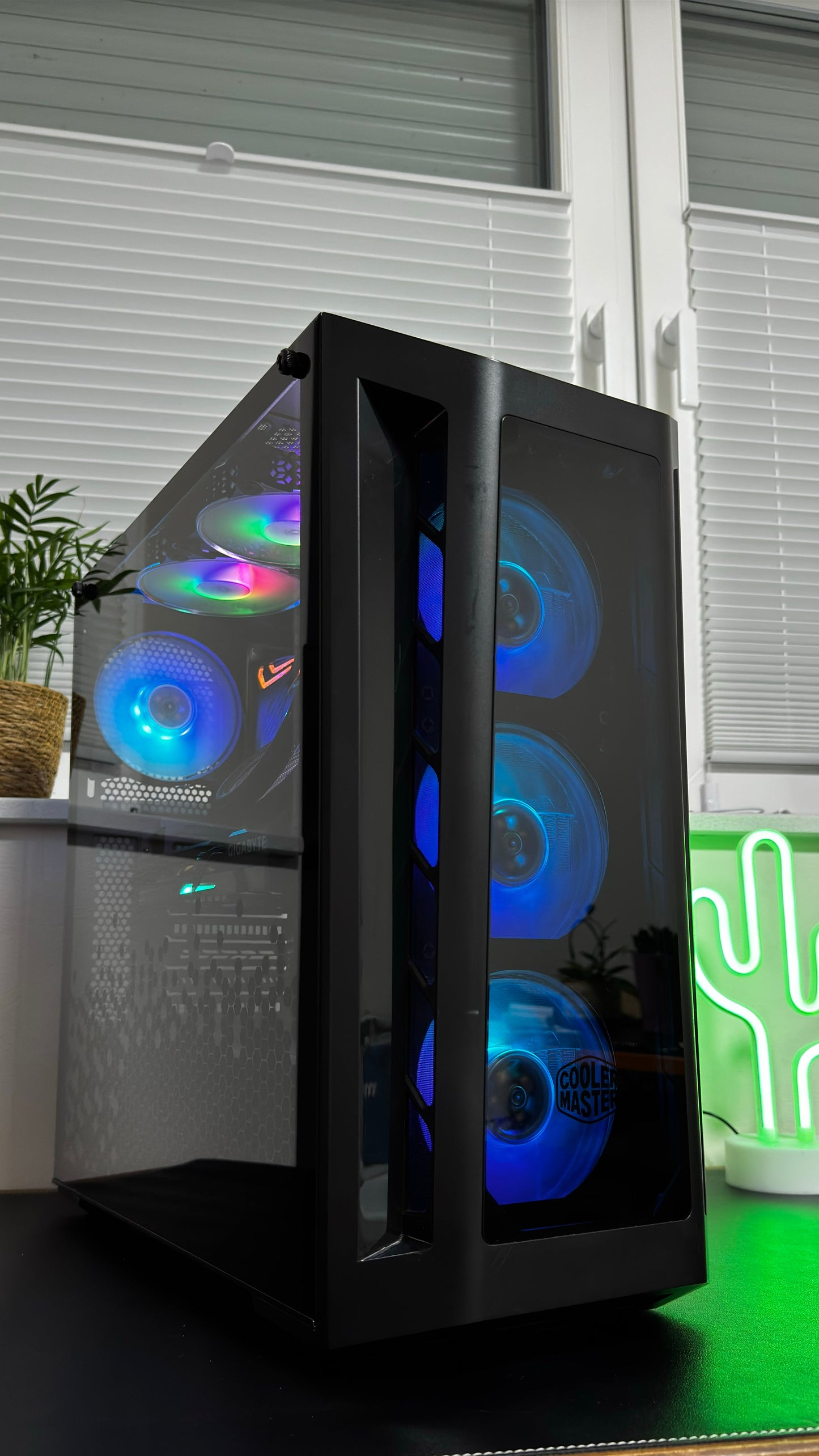 - Gaming PC - Core™ i5 9600K, RTX 3060°12GB, 32GB°DDR4, 1 TB SSD
