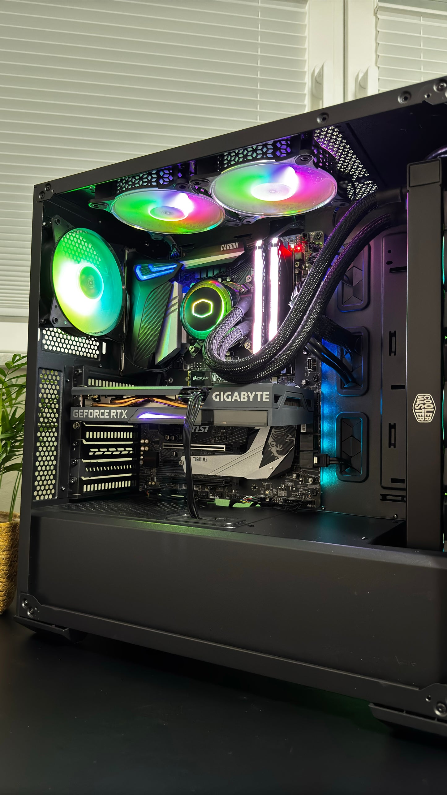 - Gaming PC - Core™ i5 9600K, RTX 3060°12GB, 32GB°DDR4, 1 TB SSD