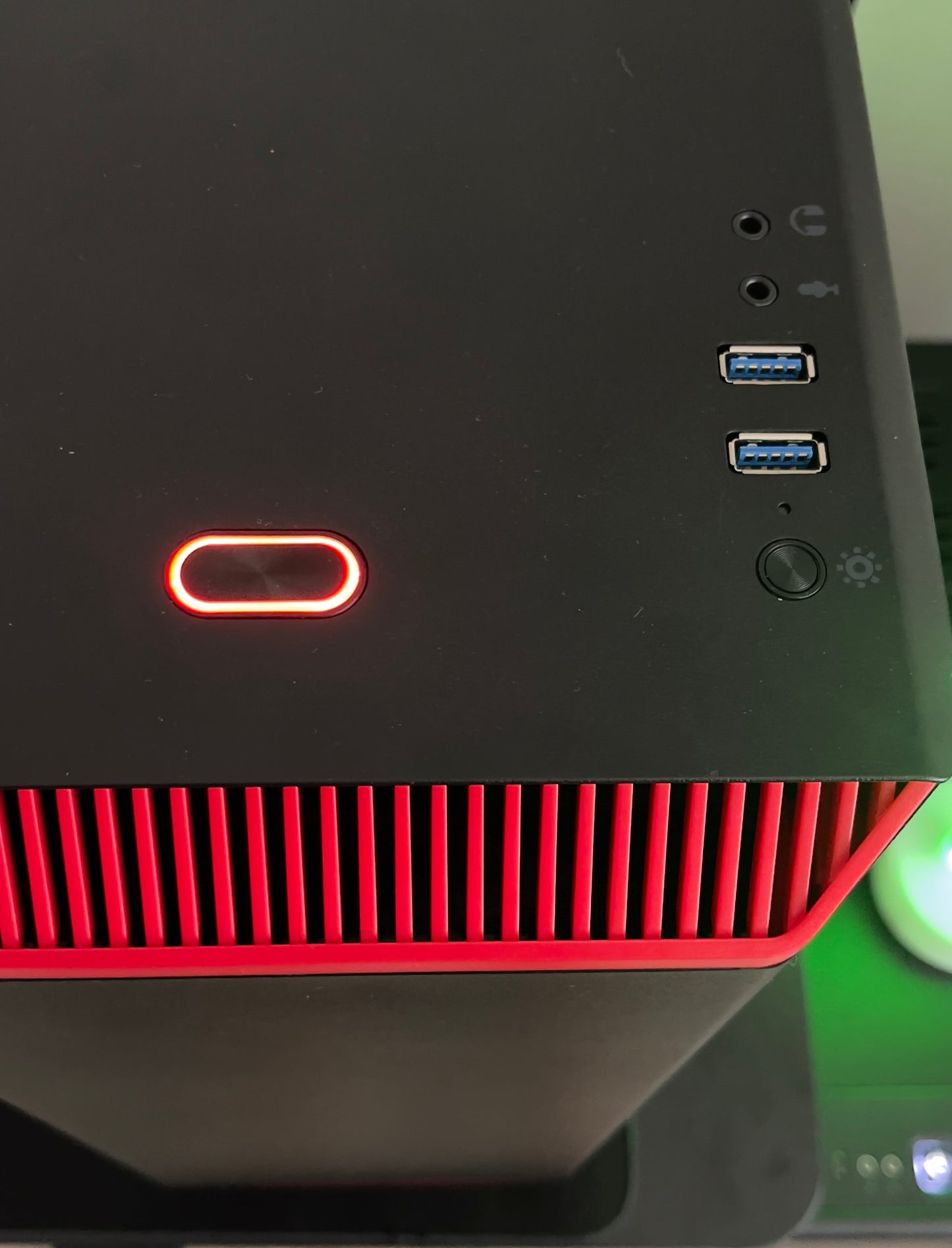- Einsteiger Gaming PC - Intel i7, GTX 1660 TI, 16GB*DDR4, 750GB SSD